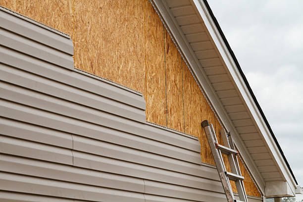 Professional Siding Inspection technician working in Watsontown, PA